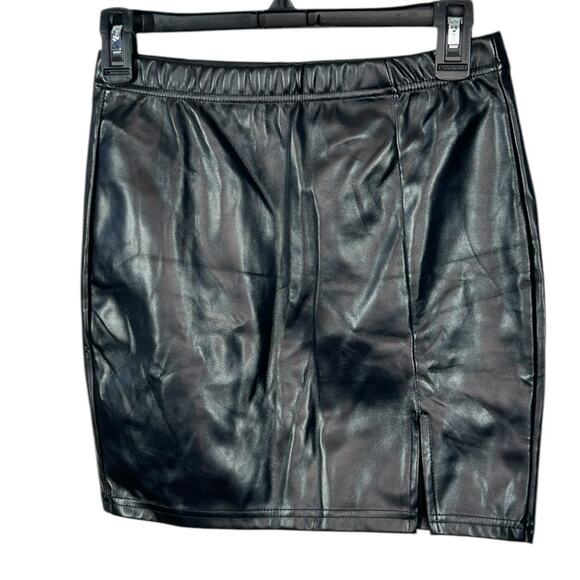 Canton Walker Black Faux Leather Mini Skirt Slit Front Clubwear Size Small - Picture 4 of 9
